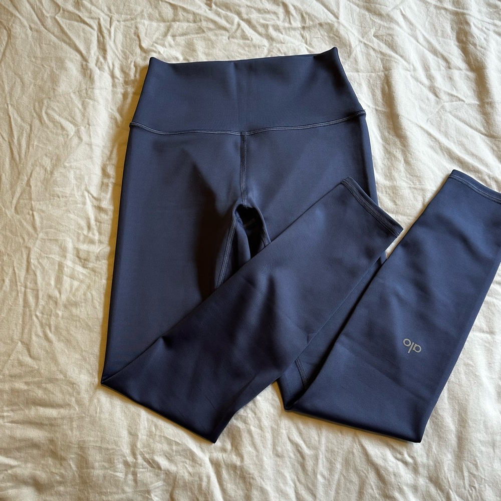 ALO Yoga Purple Leggings for Active Comfort